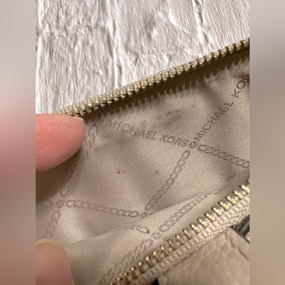 RARE✨ Michael KORS Pyramid Studded Wristlet - Picture 11 of 14